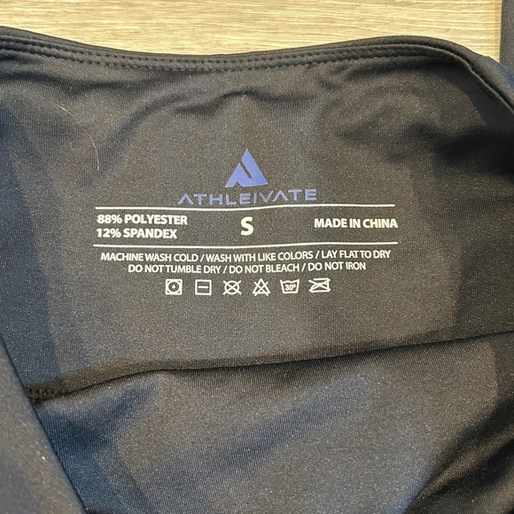 Athleivate Women's Black Compression Legging with Side and Back Pocket - Small - Picture 4 of 7